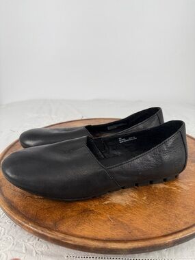 Born Shoes Wm 9M Sebra Black Leather Slip On Loafer Flat Comfort Flexible